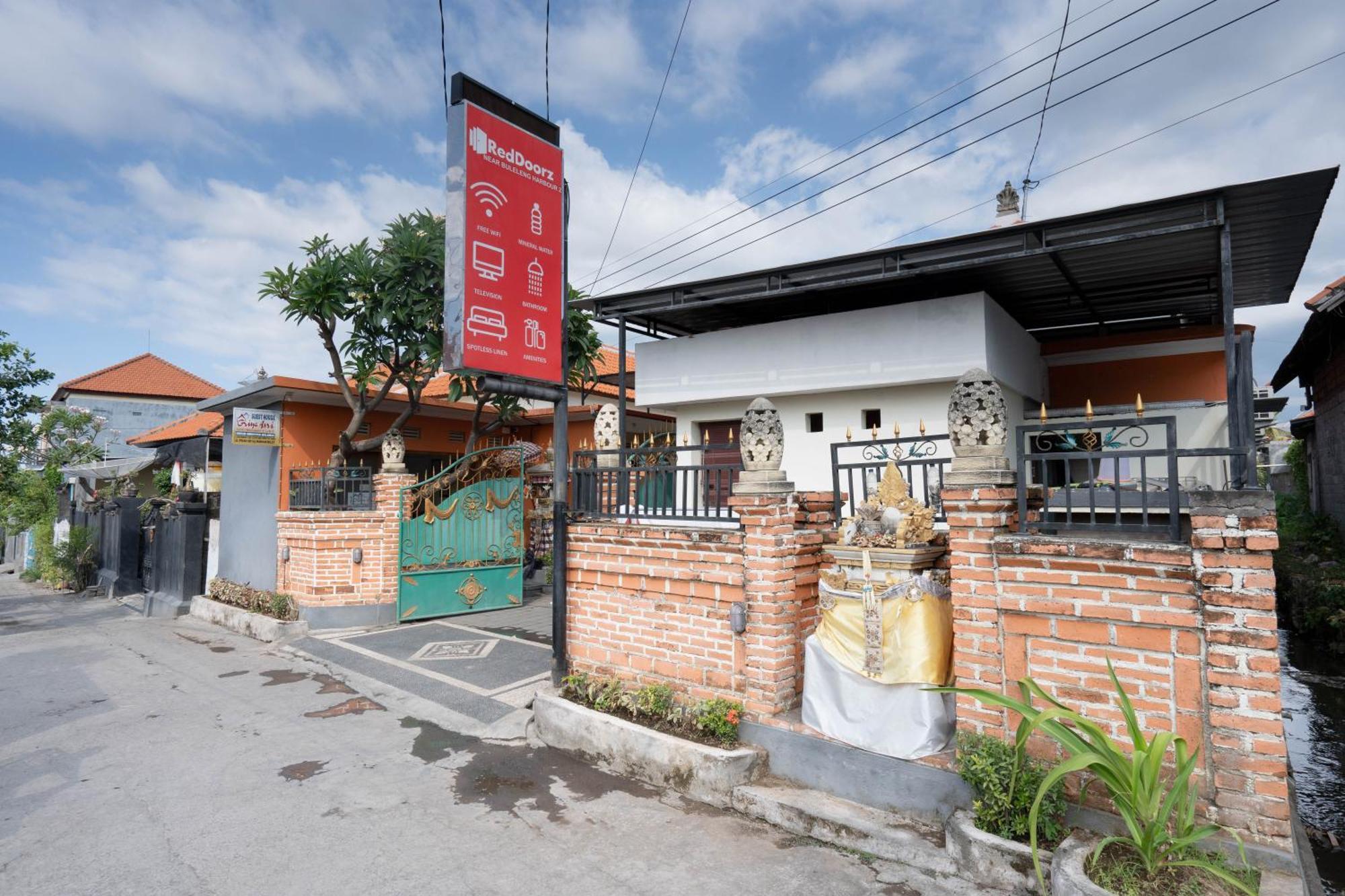 Готель Reddoorz Near Buleleng Harbour 2 Сінгараджа Екстер'єр фото